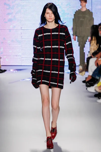 Look 10